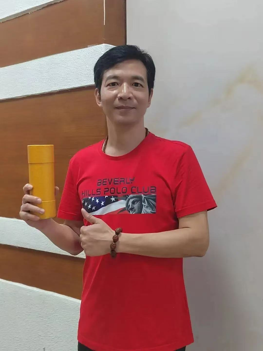传艾大使老卫权：”从“随便试两把”到“艾条不离手”
