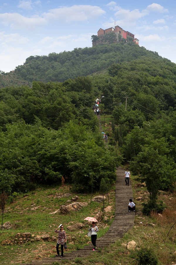 三贤山金顶近景